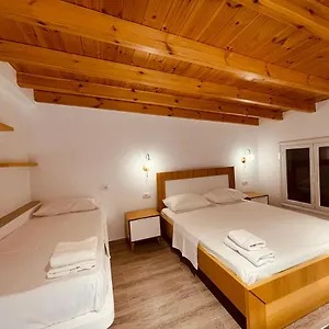  Villa Vila Anxhelo